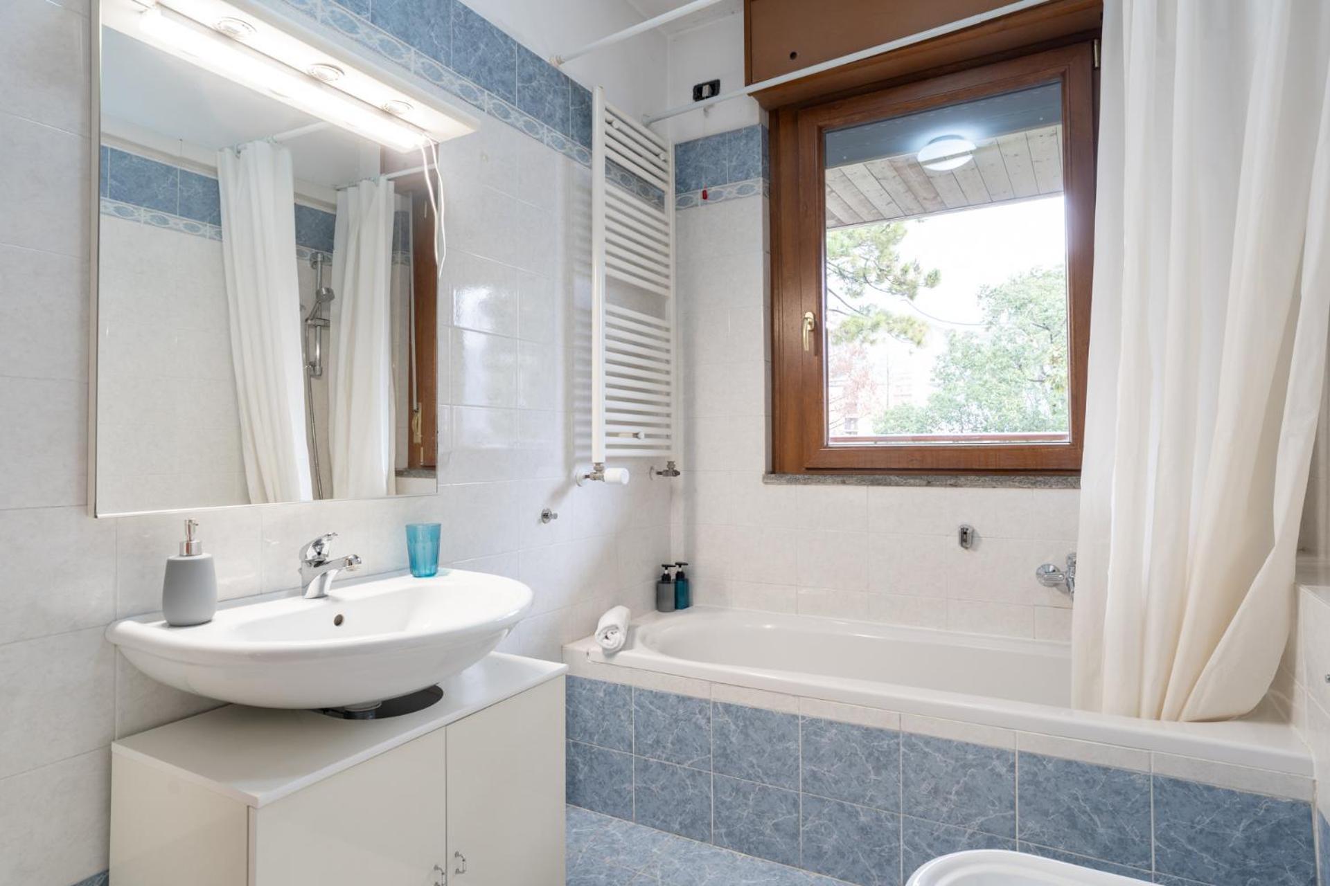 Spacious Bright Apartment Near City Center And Como Lake With Air Conditioning Lecco Exterior foto